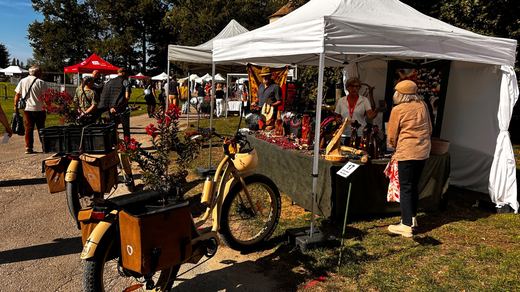 Artisanat dans les allées de la foire